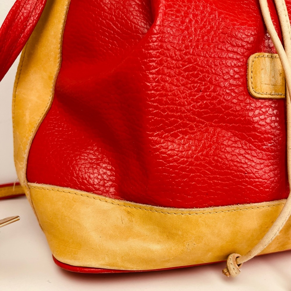 ❌SOLD❌ Vintage Red Textured Faux Leather Drawstring Bucket Bag - Picture 3 of 10